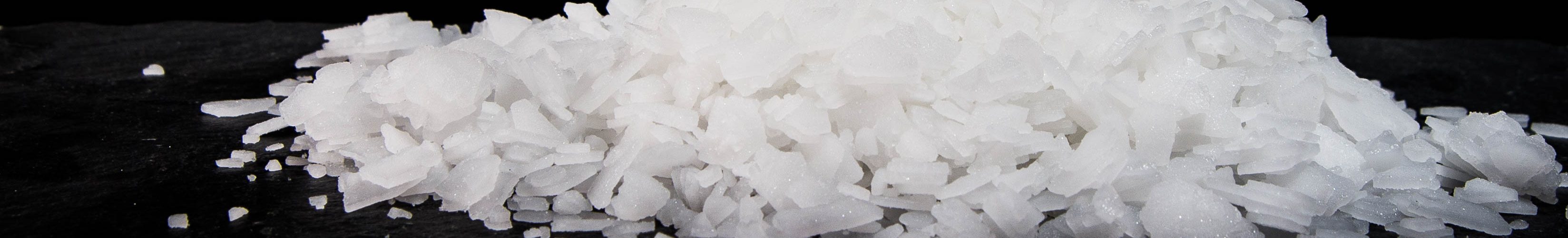 Magnesiumchlorid auf Schwarzem Hintergrund